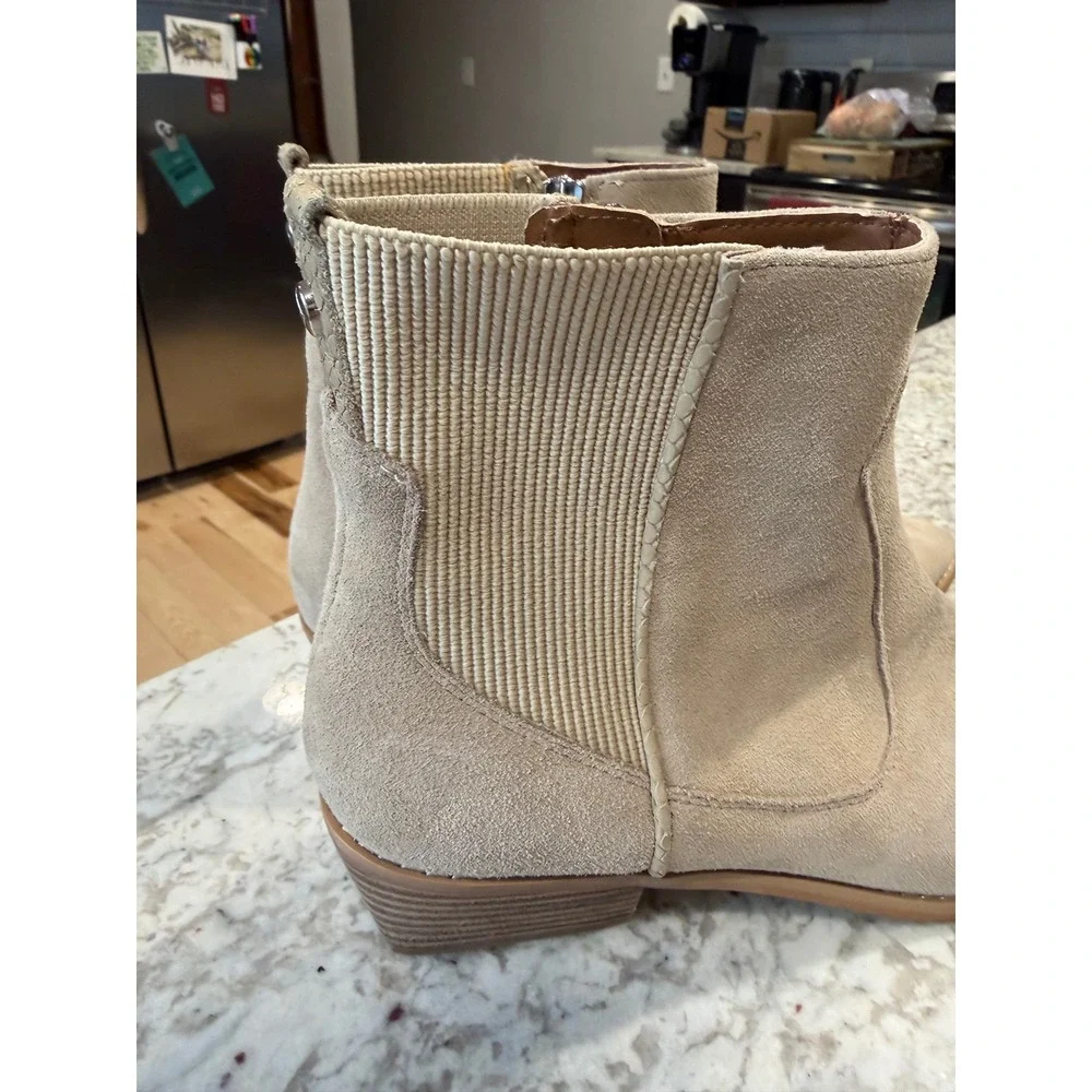 Donald Pliner Suede Pointed‎ Toe Chelsea Bootie Block Heel Beige Women's Size 10
